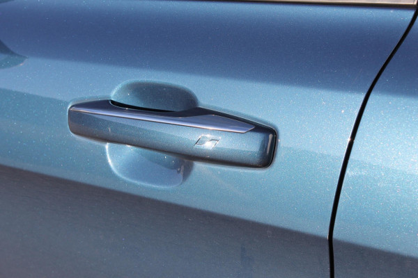 Lynk & Co 01 261pk Automaat Adaptieve Cruise Control / Elektrisch verstelbare voorstoelen / BLIS / Stoelverwarming / Climate Control / Parkeersensoren met 360 gradencamera / Regensensor