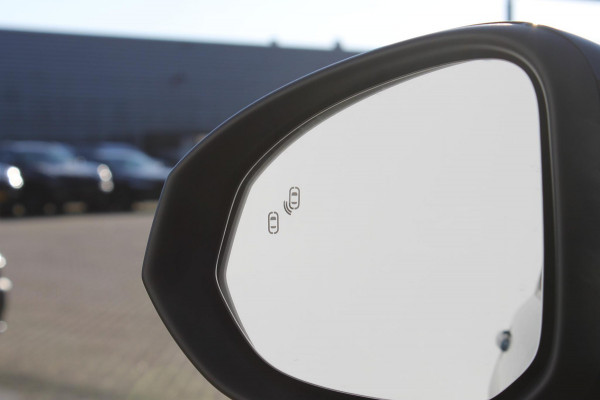 Lynk & Co 01 261pk Automaat Adaptieve Cruise Control / Elektrisch verstelbare voorstoelen / BLIS / Stoelverwarming / Climate Control / Parkeersensoren met 360 gradencamera / Regensensor