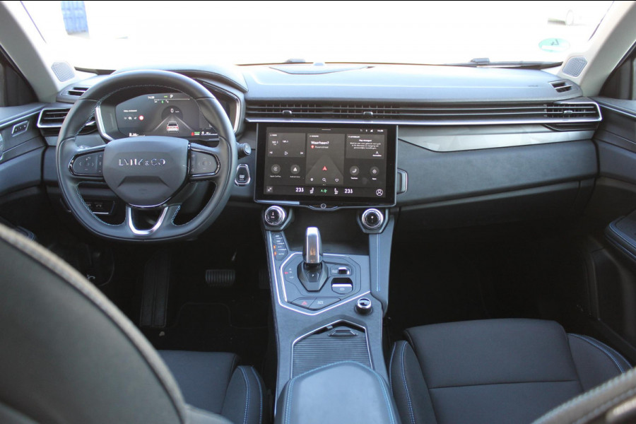 Lynk & Co 01 261pk Automaat Adaptieve Cruise Control / Elektrisch verstelbare voorstoelen / BLIS / Stoelverwarming / Climate Control / Parkeersensoren met 360 gradencamera / Regensensor