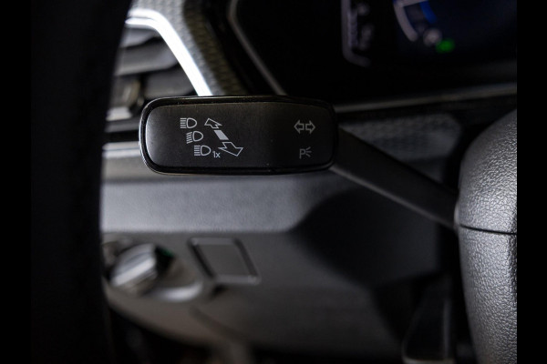 Volkswagen T-Cross 1.0 TSI 2x R-Line / 110pk / Stoelverwarming / Virtual cockpit / Automatische klimaatregeling /