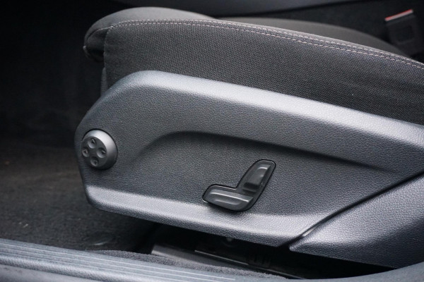 Mercedes-Benz E-Klasse Estate 200 Premium *INCL. BTW* + CARPLAY / CAMERA / STOELVERWARMING