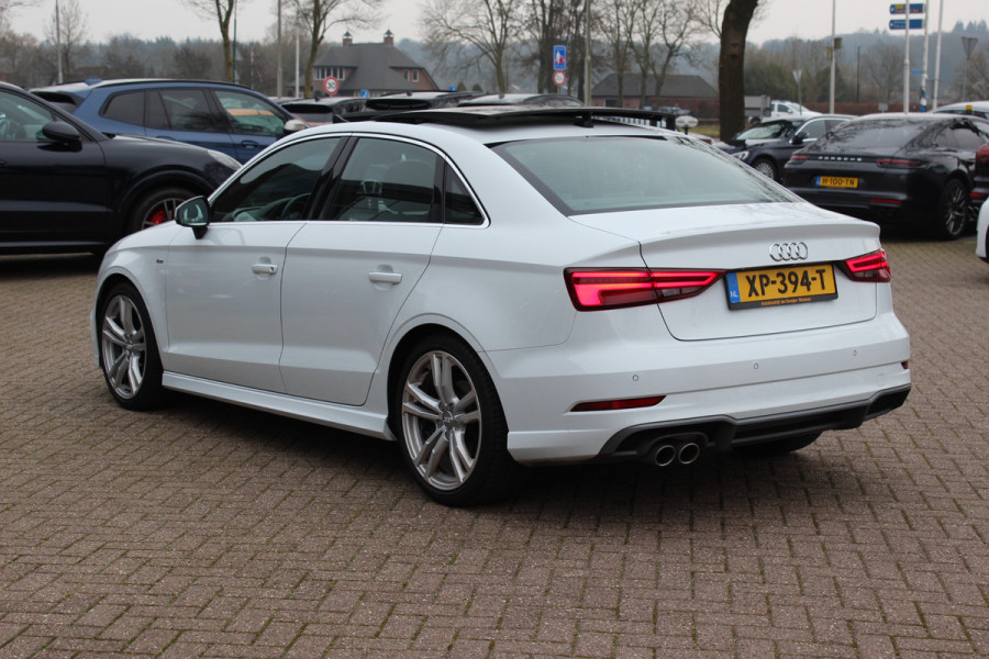 Audi A3 Limousine 35 TFSI CoD Sport S Line Edition / Panoramadak / Virtual Cockpit / Half leder / Navigatie / 18'' / Stoelverwarming / DAB / Cruise Control
