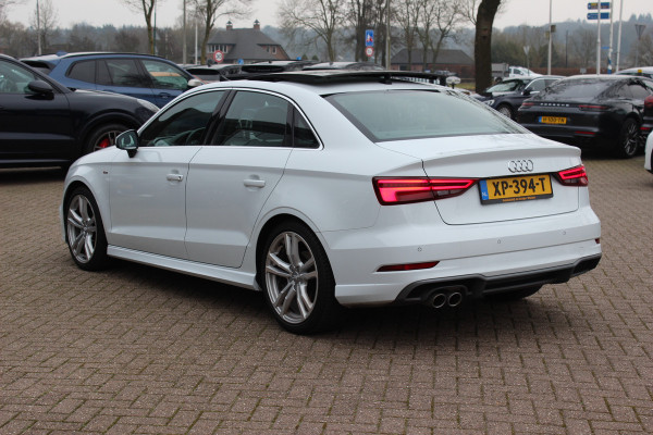 Audi A3 Limousine 35 TFSI CoD Sport S Line Edition / Panoramadak / Virtual Cockpit / Half leder / Navigatie / 18'' / Stoelverwarming / DAB / Cruise Control