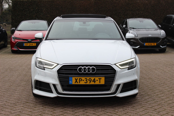 Audi A3 Limousine 35 TFSI CoD Sport S Line Edition / Panoramadak / Virtual Cockpit / Half leder / Navigatie / 18'' / Stoelverwarming / DAB / Cruise Control