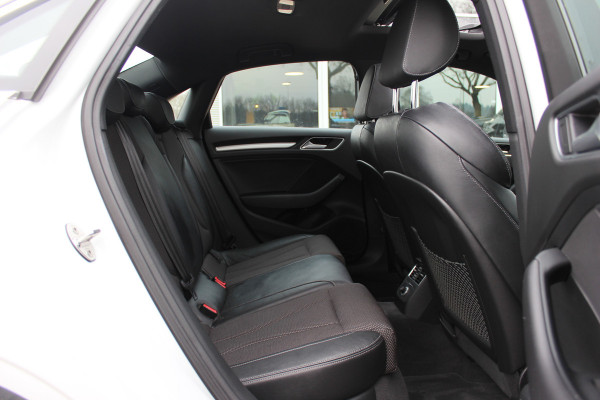 Audi A3 Limousine 35 TFSI CoD Sport S Line Edition / Panoramadak / Virtual Cockpit / Half leder / Navigatie / 18'' / Stoelverwarming / DAB / Cruise Control