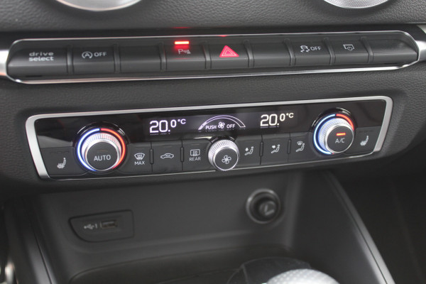 Audi A3 Limousine 35 TFSI CoD Sport S Line Edition / Panoramadak / Virtual Cockpit / Half leder / Navigatie / 18'' / Stoelverwarming / DAB / Cruise Control