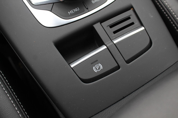 Audi A3 Limousine 35 TFSI CoD Sport S Line Edition / Panoramadak / Virtual Cockpit / Half leder / Navigatie / 18'' / Stoelverwarming / DAB / Cruise Control