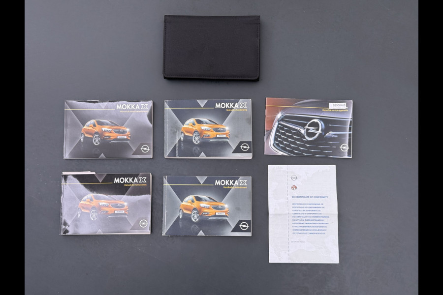 Opel Mokka X 1.4 Turbo 141PK Leder AGR Comfort Stoelen Navi Camera Ecc Cruise Control Schuif-kanteldak Apple Carplay Android Auto Bi-Fuel Onl Stoel+Stuurverwarming Lmv Led Privacy Glas Pdc Zeer luxe en complete Opel Mokka!