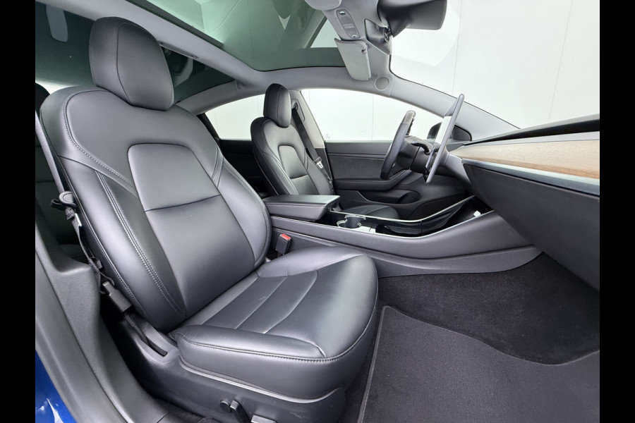 Tesla Model 3 RWD SR plus 325PK SOH 90% LFP Accu Lmv 18" AutoPilot Leder Panoramadak Adaptive-Cruise Camera's Elektr.-Stuur+Stoelen+Spiegels+G Navi LED DAB Voorverwarmen interieur via App Keyless One-Pedal-Drive Fabrieksgarantie op Accu en Motor tot 29-12-2028/160.000km