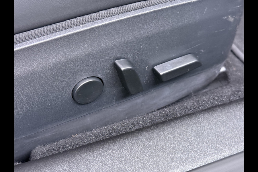 Tesla Model 3 RWD SR plus 325PK SOH 90% LFP Accu Lmv 18" AutoPilot Leder Panoramadak Adaptive-Cruise Camera's Elektr.-Stuur+Stoelen+Spiegels+G Navi LED DAB Voorverwarmen interieur via App Keyless One-Pedal-Drive Fabrieksgarantie op Accu en Motor tot 29-12-2028/160.000km