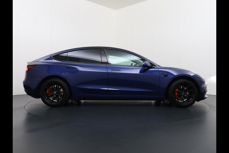 Tesla Model 3 RWD SR plus 325PK SOH 90% LFP Accu Lmv 18" AutoPilot Leder Panoramadak Adaptive-Cruise Camera's Elektr.-Stuur+Stoelen+Spiegels+G Navi LED DAB Voorverwarmen interieur via App Keyless One-Pedal-Drive Fabrieksgarantie op Accu en Motor tot 29-12-2028/160.000km