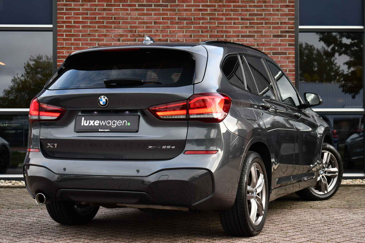 BMW X1 xDrive25e M-Sport Shadowline El-Klep 18inch Stoelverw