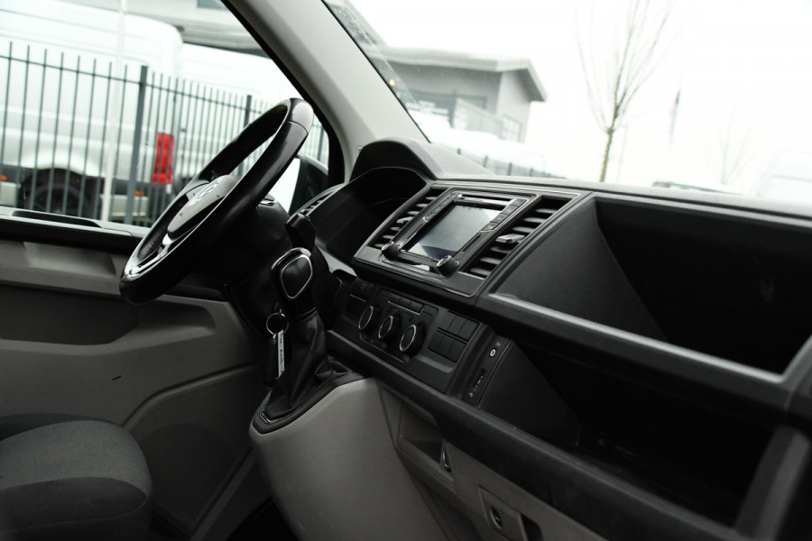 Volkswagen Transporter 2.0 TDI L2H1 Highline Cruise, Carplay, LED, 150pk, 2 x Schuifdeur,  Automaat, Trekhaak, Uniek! Niet op locatie bij ons aanwezig!