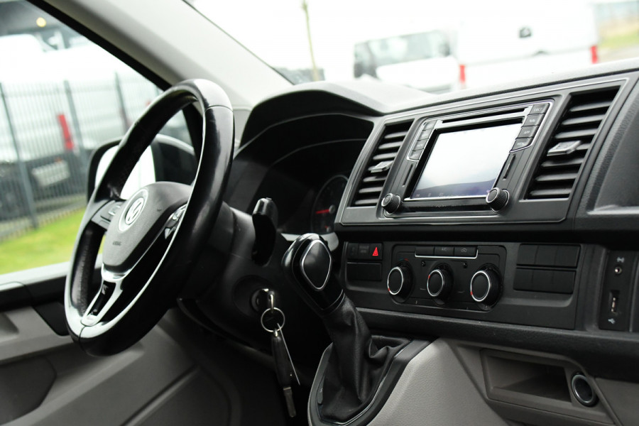 Volkswagen Transporter 2.0 TDI L2H1 Highline Cruise, Carplay, LED, 150pk, 2 x Schuifdeur,  Automaat, Trekhaak, Uniek! Niet op locatie bij ons aanwezig!