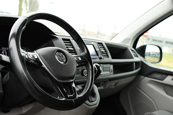 Volkswagen Transporter 2.0 TDI L2H1 Highline Cruise, Carplay, LED, 150pk, 2 x Schuifdeur,  Automaat, Trekhaak, Uniek! Niet op locatie bij ons aanwezig!