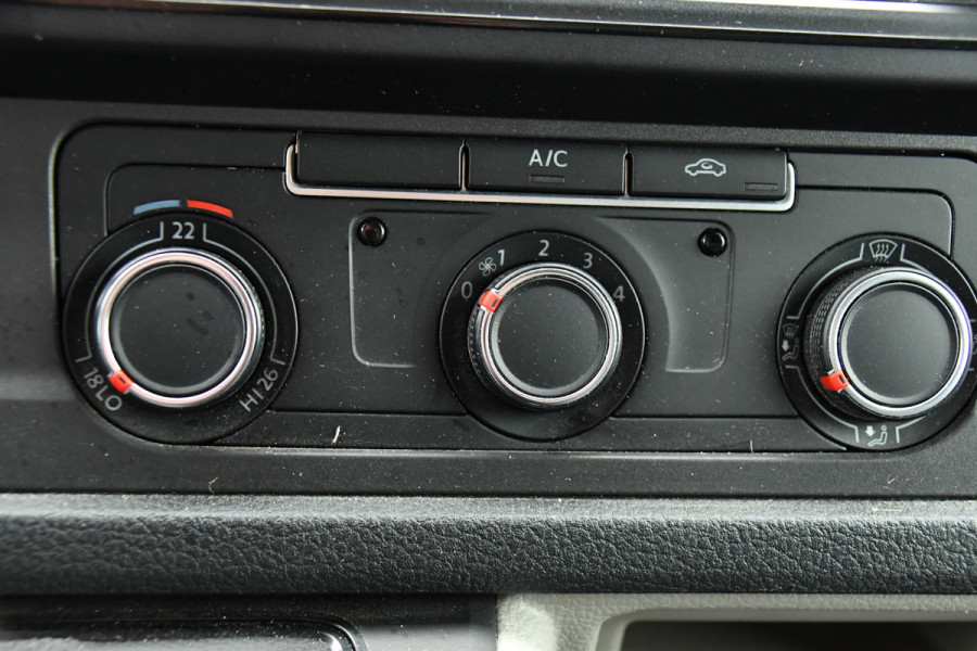 Volkswagen Transporter 2.0 TDI L2H1 Highline Cruise, Carplay, LED, 150pk, 2 x Schuifdeur,  Automaat, Trekhaak, Uniek! Niet op locatie bij ons aanwezig!