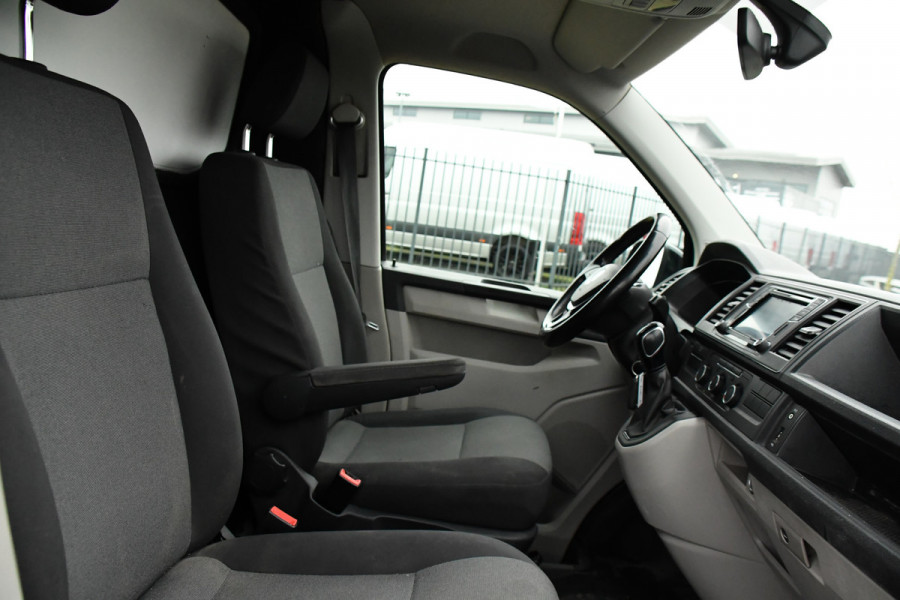 Volkswagen Transporter 2.0 TDI L2H1 Highline Cruise, Carplay, LED, 150pk, 2 x Schuifdeur,  Automaat, Trekhaak, Uniek! Niet op locatie bij ons aanwezig!