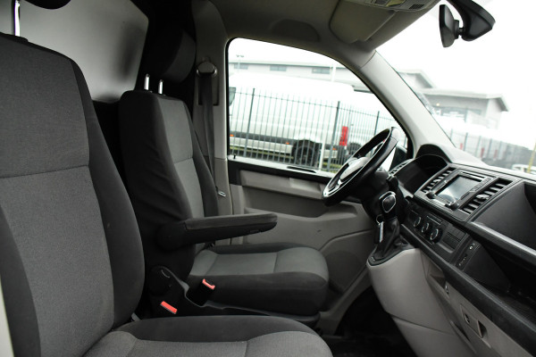 Volkswagen Transporter 2.0 TDI L2H1 Highline Cruise, Carplay, LED, 150pk, 2 x Schuifdeur,  Automaat, Trekhaak, Uniek! Niet op locatie bij ons aanwezig!
