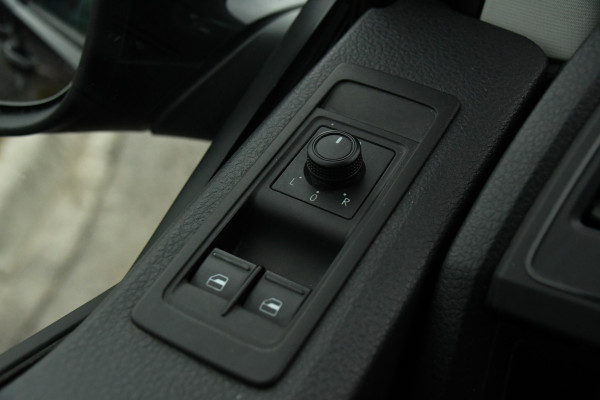 Volkswagen Transporter 2.0 TDI L2H1 Highline Cruise, Carplay, LED, 150pk, 2 x Schuifdeur,  Automaat, Trekhaak, Uniek! Niet op locatie bij ons aanwezig!