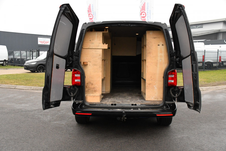 Volkswagen Transporter 2.0 TDI L2H1 Highline Cruise, Carplay, LED, 150pk, 2 x Schuifdeur,  Automaat, Trekhaak, Uniek! Niet op locatie bij ons aanwezig!