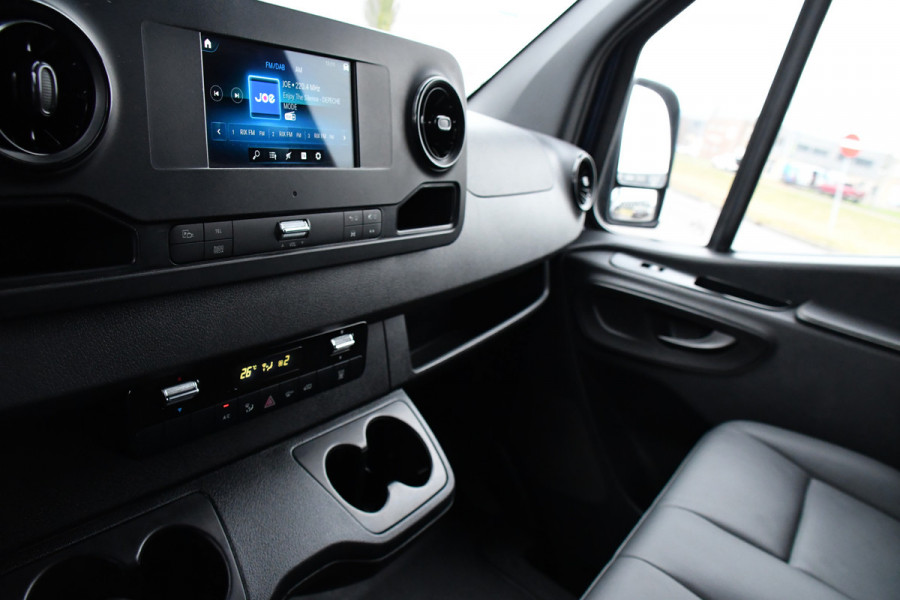 Mercedes-Benz Sprinter 317 1.9 CDI L2H2 RWD PB Edition Cruise, Camera, Carplay, Stoelverwarming, 170pk, Automaat, Trekhaak, Standkachel, Leder, Uniek!