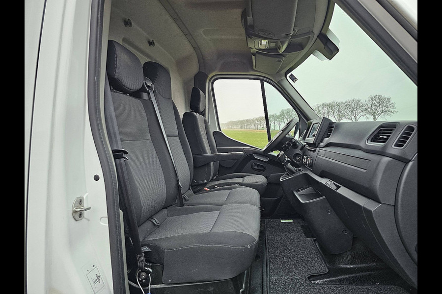 Renault Master T33 2.3 dCi 135 L2H2 airco navi, pdc, trekhaak