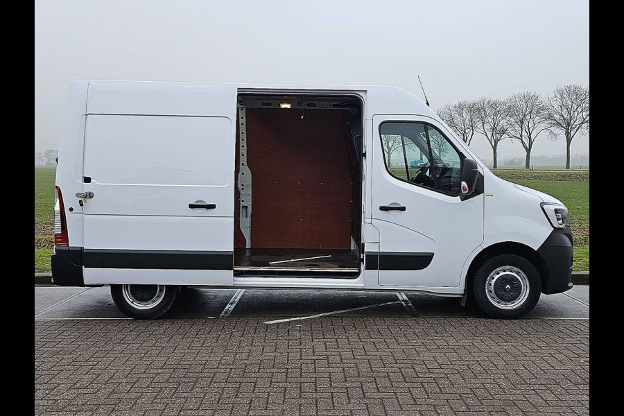 Renault Master T33 2.3 dCi 135 L2H2 airco navi, pdc, trekhaak