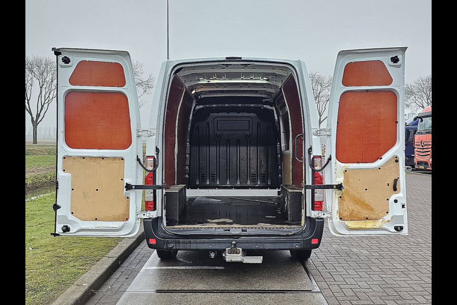 Renault Master T33 2.3 dCi 135 L2H2 airco navi, pdc, trekhaak