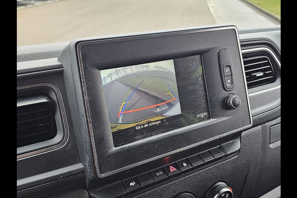 Renault Master T33 2.3 dCi 135 L2H2 airco navi, pdc, trekhaak