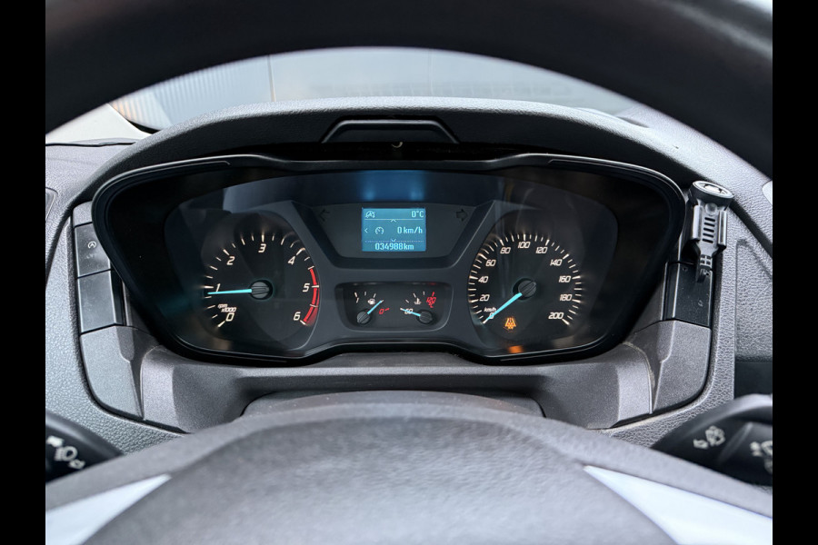 Ford Transit 2.0 TDCI EURO 6 / PICK UP / HIAB KRAAN T-CLX 013 / 2.7 TONS TREKHAAK / 34.988 KM! / 1e EIG. / 3-ZITS / AIRCO / ZEER NETJES