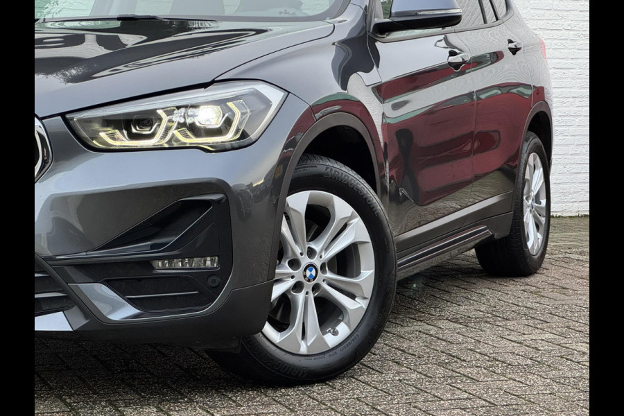 BMW X1 SDrive18i High Executive Cruise Climate control Leer+memory Sfeerverlichting Navigatie Full LED Parkeersensoren