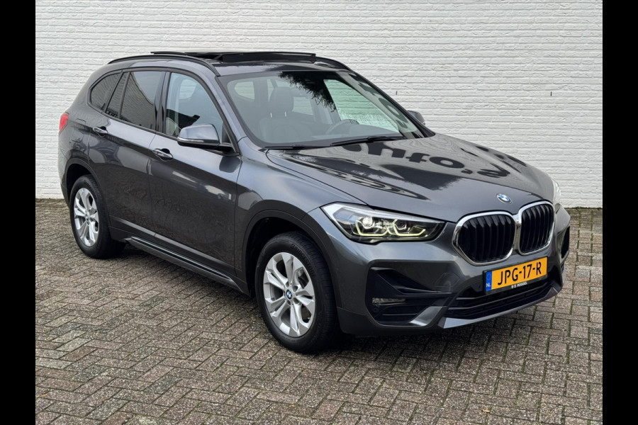 BMW X1 SDrive18i High Executive Cruise Climate control Leer+memory Sfeerverlichting Navigatie Full LED Parkeersensoren