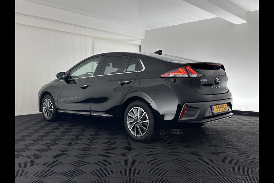 Hyundai IONIQ Comfort EV 38 kWh {SOH-100%} (INCL-BTW) *FULL-LED | ADAPTIVE-CRUISE | CAMERA | KEYLESS | DAB+ | NAVI-FULLMAP | HEATED-COMFORTSEATS | PRIVACYGLASS | ECC | AMBIENTLIGHT | DIGI-COCKPIT | SHIFTPADDLES | LANE-ASSIST | PDC | .