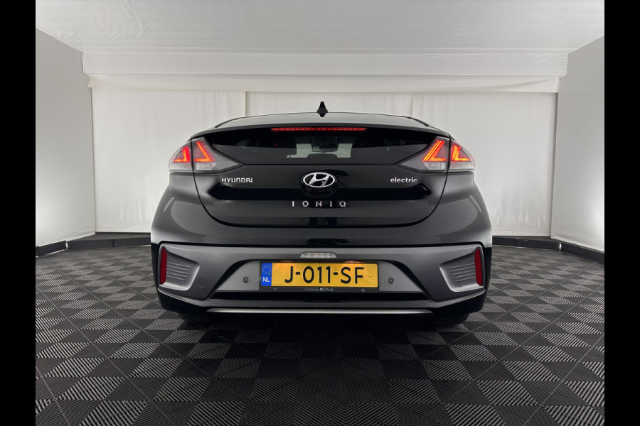 Hyundai IONIQ Comfort EV 38 kWh {SOH-100%} (INCL-BTW) *FULL-LED | ADAPTIVE-CRUISE | CAMERA | KEYLESS | DAB+ | NAVI-FULLMAP | HEATED-COMFORTSEATS | PRIVACYGLASS | ECC | AMBIENTLIGHT | DIGI-COCKPIT | SHIFTPADDLES | LANE-ASSIST | PDC | .