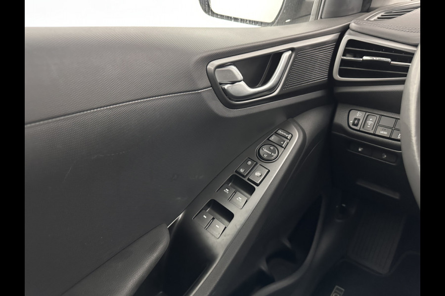 Hyundai IONIQ Comfort EV 38 kWh {SOH-100%} (INCL-BTW) *FULL-LED | ADAPTIVE-CRUISE | CAMERA | KEYLESS | DAB+ | NAVI-FULLMAP | HEATED-COMFORTSEATS | PRIVACYGLASS | ECC | AMBIENTLIGHT | DIGI-COCKPIT | SHIFTPADDLES | LANE-ASSIST | PDC | .