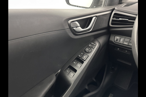 Hyundai IONIQ Comfort EV 38 kWh {SOH-100%} (INCL-BTW) *FULL-LED | ADAPTIVE-CRUISE | CAMERA | KEYLESS | DAB+ | NAVI-FULLMAP | HEATED-COMFORTSEATS | PRIVACYGLASS | ECC | AMBIENTLIGHT | DIGI-COCKPIT | SHIFTPADDLES | LANE-ASSIST | PDC | .