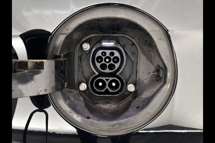 Hyundai IONIQ Comfort EV 38 kWh {SOH-100%} (INCL-BTW) *FULL-LED | ADAPTIVE-CRUISE | CAMERA | KEYLESS | DAB+ | NAVI-FULLMAP | HEATED-COMFORTSEATS | PRIVACYGLASS | ECC | AMBIENTLIGHT | DIGI-COCKPIT | SHIFTPADDLES | LANE-ASSIST | PDC | .