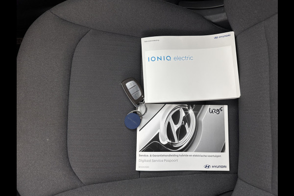 Hyundai IONIQ Comfort EV 38 kWh {SOH-100%} (INCL-BTW) *FULL-LED | ADAPTIVE-CRUISE | CAMERA | KEYLESS | DAB+ | NAVI-FULLMAP | HEATED-COMFORTSEATS | PRIVACYGLASS | ECC | AMBIENTLIGHT | DIGI-COCKPIT | SHIFTPADDLES | LANE-ASSIST | PDC | .