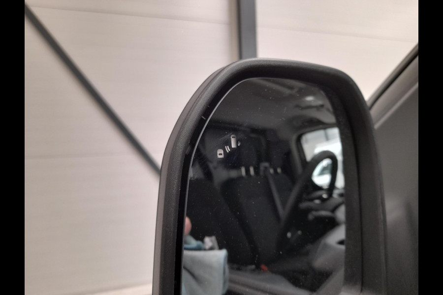 Ford Transit Custom 300 2.0 TDCI L2H1 Trend Nieuw Model BPM VRIJ! Ford Transit Custom 300 2.0 TDCI L2H1 Trend NM Navi Cruise Camera Parkeersensoren Trekhaak