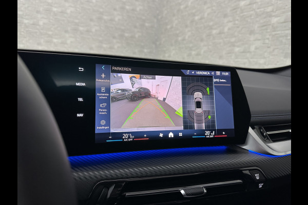 BMW X1 18i M-Sport Performance-Pack | Panorama | Sportstoelen | Carbon | Keyless-Entry | Sfeerverlichting | Achteruitrij-Camera | 5x op voorraad | Carplay | Full-LED | Black-Optic | Getint Glas | 1700kg Tr. Gewicht | Stoelverwarming | Draadloos Laden |