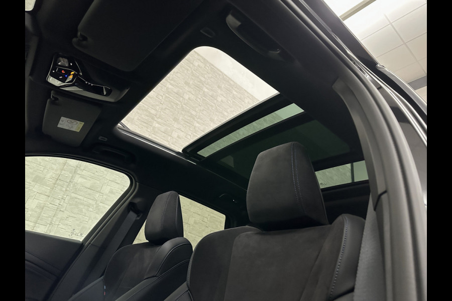 BMW X1 18i M-Sport Performance-Pack | Panorama | Sportstoelen | Carbon | Keyless-Entry | Sfeerverlichting | Achteruitrij-Camera | 5x op voorraad | Carplay | Full-LED | Black-Optic | Getint Glas | 1700kg Tr. Gewicht | Stoelverwarming | Draadloos Laden |