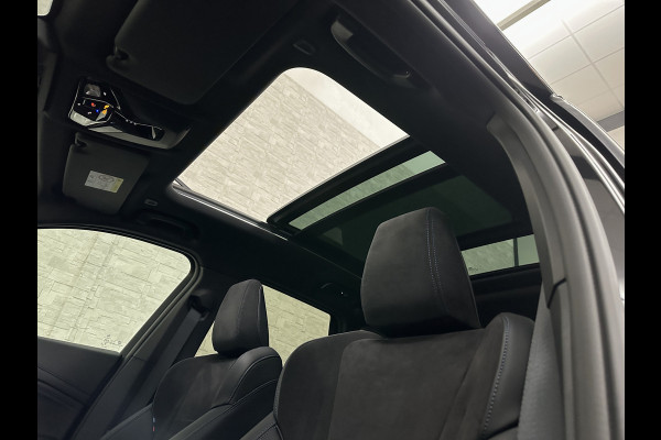 BMW X1 18i M-Sport Performance-Pack | Panorama | Sportstoelen | Carbon | Keyless-Entry | Sfeerverlichting | Achteruitrij-Camera | 5x op voorraad | Carplay | Full-LED | Black-Optic | Getint Glas | 1700kg Tr. Gewicht | Stoelverwarming | Draadloos Laden |