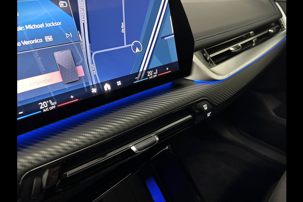 BMW X1 18i M-Sport Performance-Pack | Panorama | Sportstoelen | Carbon | Keyless-Entry | Sfeerverlichting | Achteruitrij-Camera | 5x op voorraad | Carplay | Full-LED | Black-Optic | Getint Glas | 1700kg Tr. Gewicht | Stoelverwarming | Draadloos Laden |
