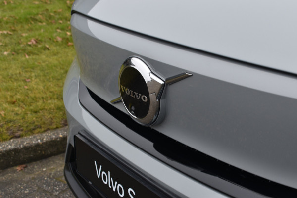 Volvo EX40 Extended Range 252PK Plus 82 kWh | Trekhaak | Elektr. Stoel | Camera | Stuurverwarming | ACC