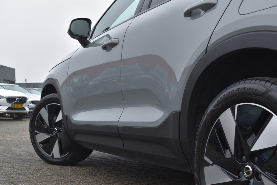 Volvo EX40 Extended Range 252PK Plus 82 kWh | Trekhaak | Elektr. Stoel | Camera | Stuurverwarming | ACC
