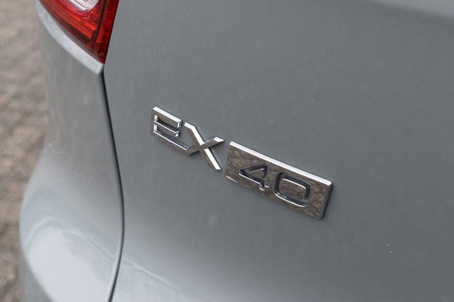 Volvo EX40 Extended Range 252PK Plus 82 kWh | Trekhaak | Elektr. Stoel | Camera | Stuurverwarming | ACC