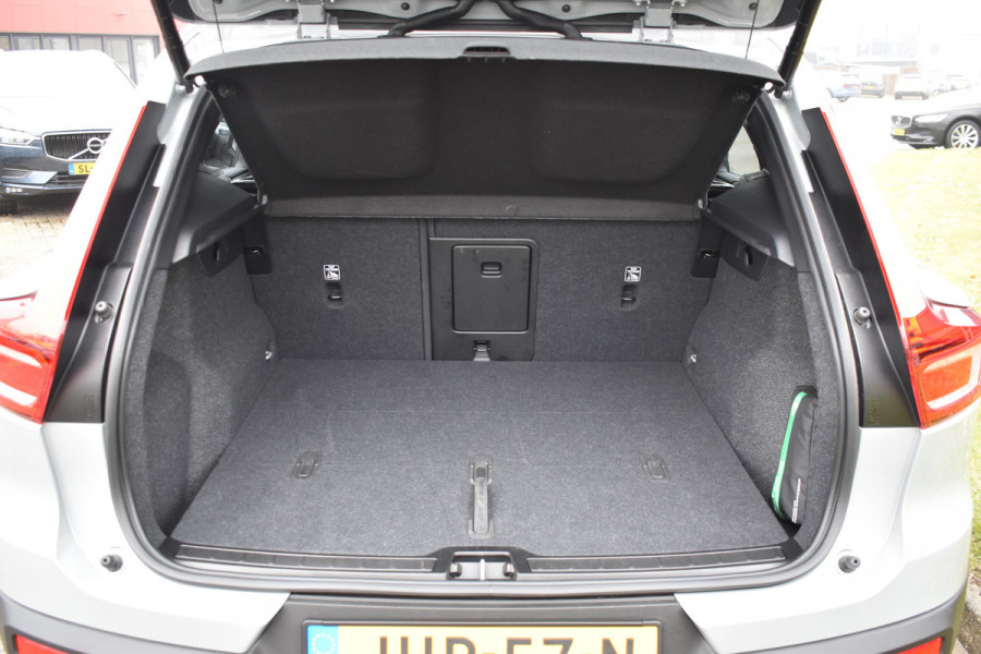 Volvo EX40 Extended Range 252PK Plus 82 kWh | Trekhaak | Elektr. Stoel | Camera | Stuurverwarming | ACC