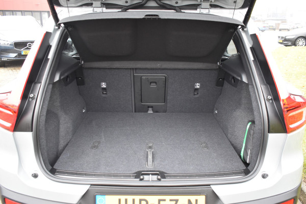 Volvo EX40 Extended Range 252PK Plus 82 kWh | Trekhaak | Elektr. Stoel | Camera | Stuurverwarming | ACC