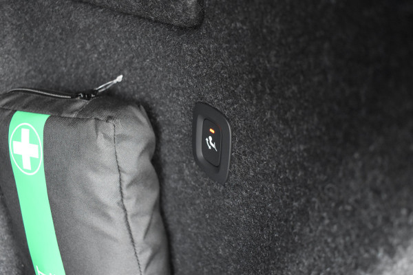 Volvo EX40 Extended Range 252PK Plus 82 kWh | Trekhaak | Elektr. Stoel | Camera | Stuurverwarming | ACC