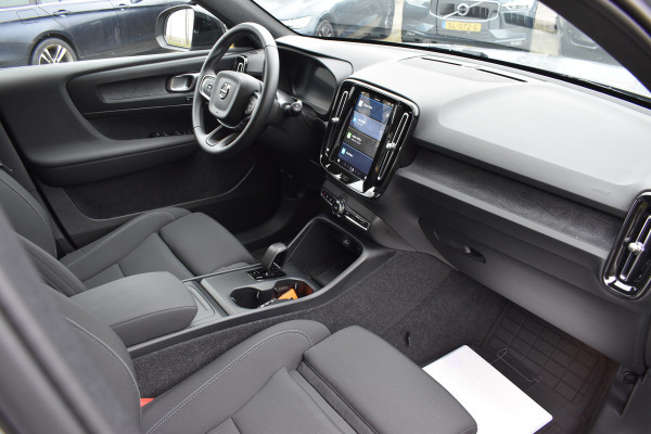 Volvo EX40 Extended Range 252PK Plus 82 kWh | Trekhaak | Elektr. Stoel | Camera | Stuurverwarming | ACC